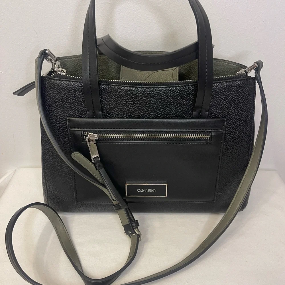 Calvin Klein Black/Green Crossbody